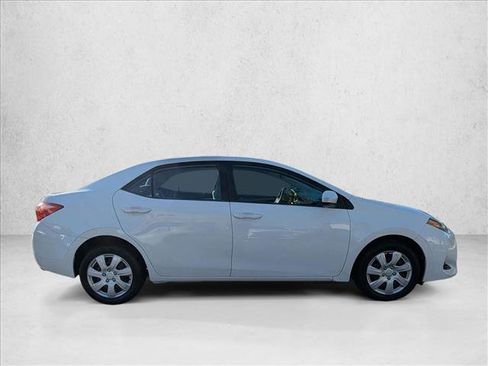 Used 2018 Toyota Corolla LE image 5