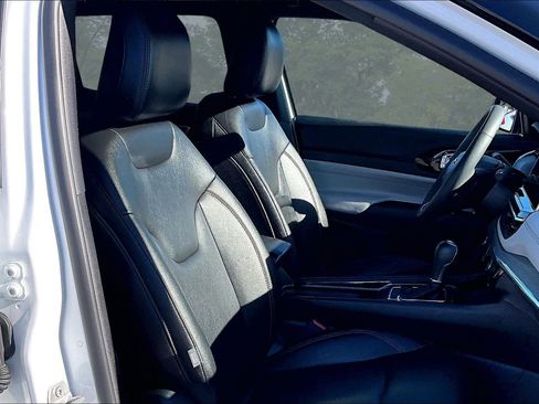 Used 2024 Jeep Compass Limited image 32