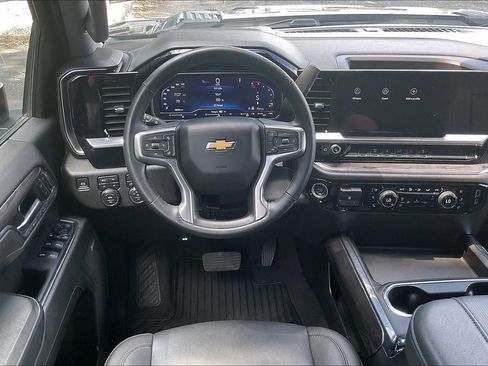 Used 2024 Chevrolet Silverado 3500 LTZ w/ LTZ Convenience Package AWD/4WD image 5