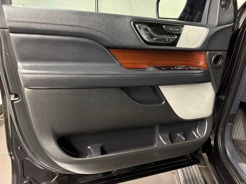 Used 2022 Lincoln Navigator L Reserve AWD/4WD image 32