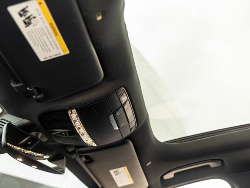 Used 2017 Mercedes-Benz E 300 4MATIC image 21