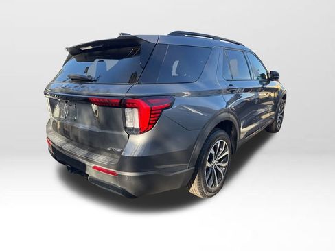 Used 2025 Ford Explorer ST-Line image 4