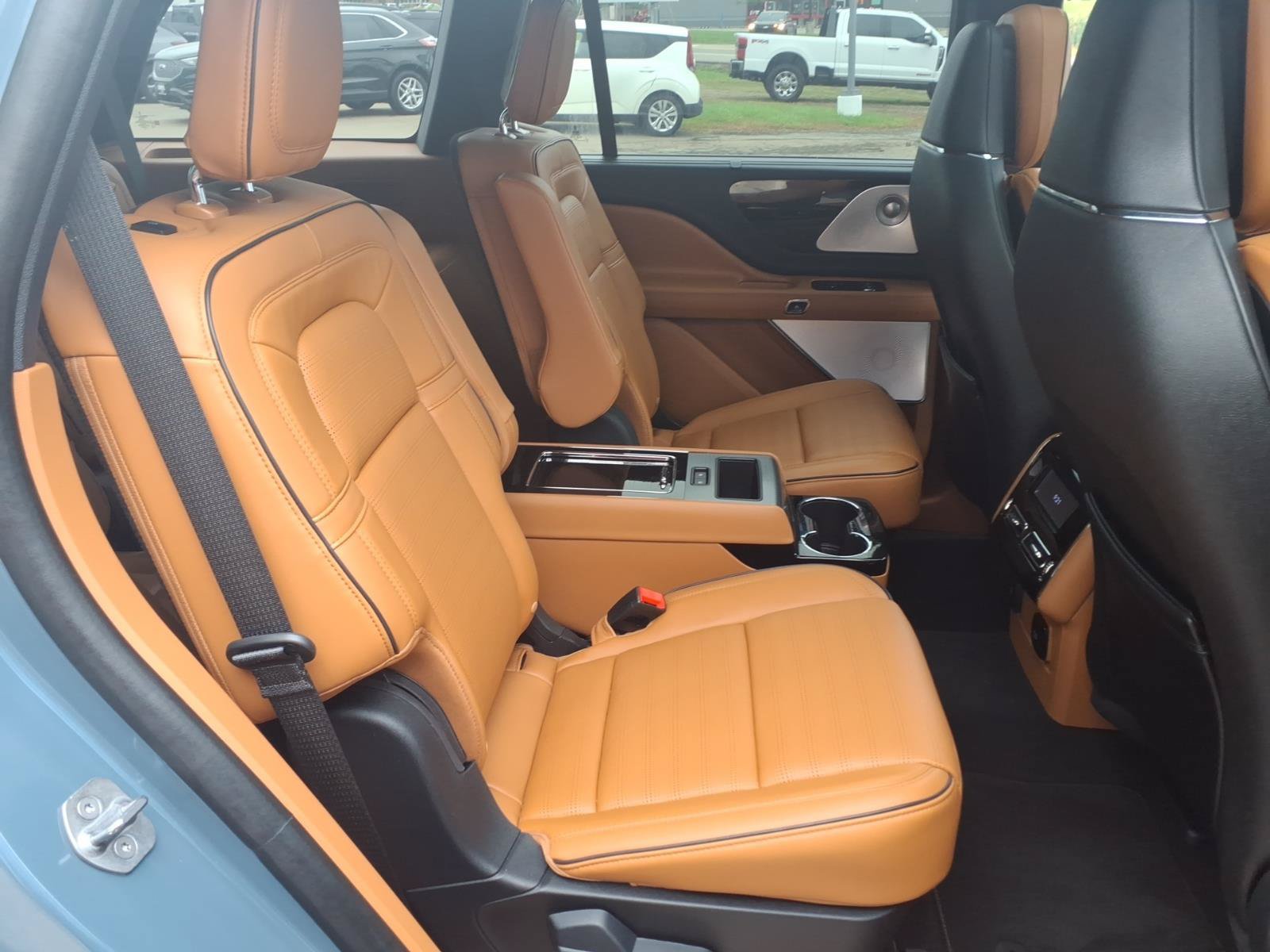 Used 2025 Lincoln Aviator Black Label AWD/4WD image 25