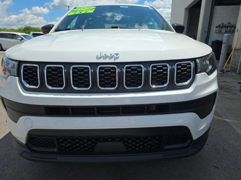 Used 2024 Jeep Compass Sport AWD/4WD image 2