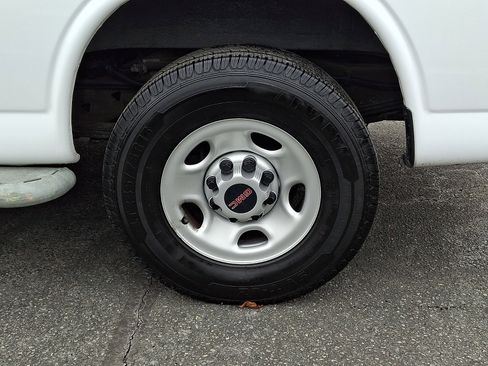 Used 2021 GMC Savana 2500 w/ Driver Convenience Package image 8