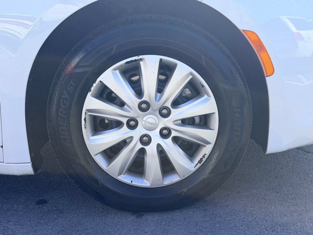 Used 2018 Chrysler Pacifica L FWD image 24