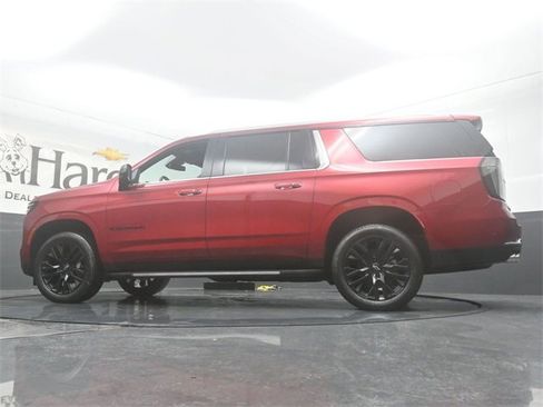 New 2025 Chevrolet Suburban Premier image 33