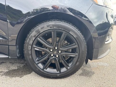 Used 2020 Ford Edge ST-Line w/ Cold Weather Package AWD/4WD image 4