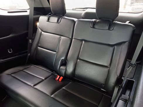 Used 2024 Ford Explorer XLT w/ Equipment Group 202A RWD image 5