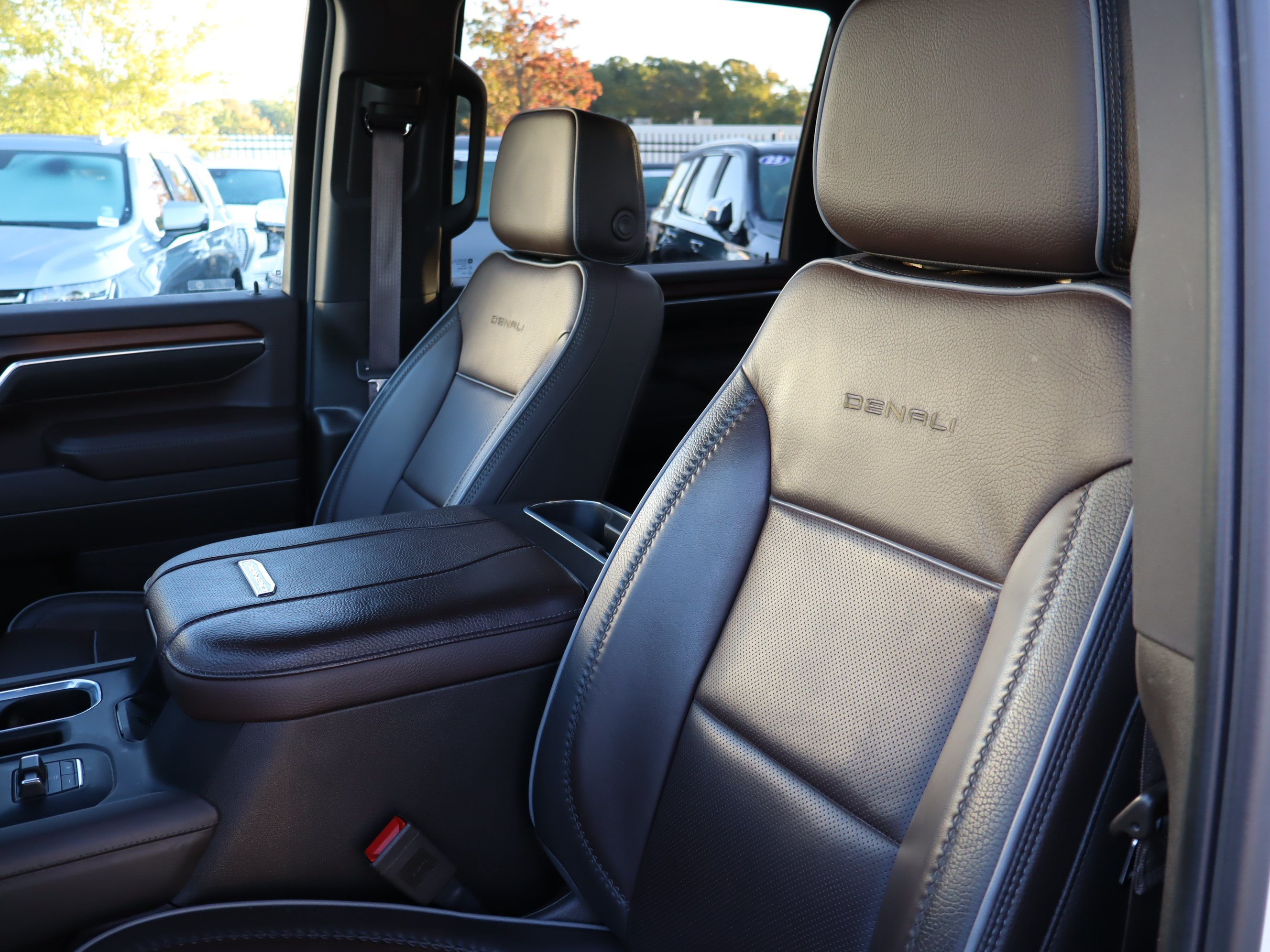 Used 2025 GMC Sierra 2500 Denali w/ Denali Reserve Package AWD/4WD image 22