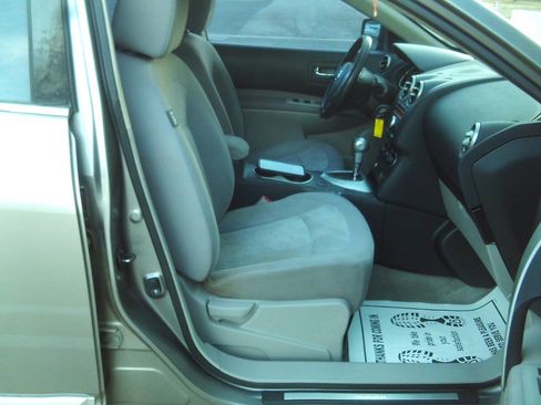 Used 2015 Nissan Rogue S FWD image 16