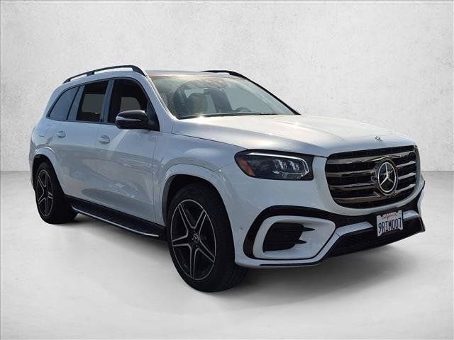Used 2025 Mercedes-Benz GLS 450 4MATIC image 3