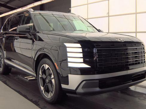 Used 2026 Hyundai Palisade Limited FWD image 2