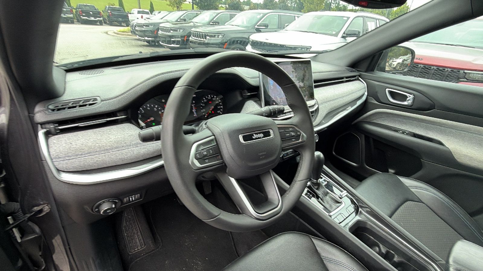 Used 2024 Jeep Compass Latitude AWD/4WD image 23