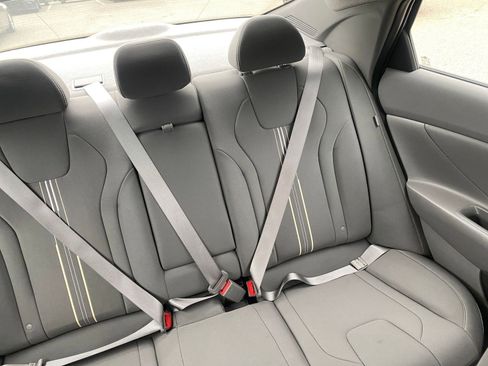 Used 2025 Hyundai Elantra SEL image 37