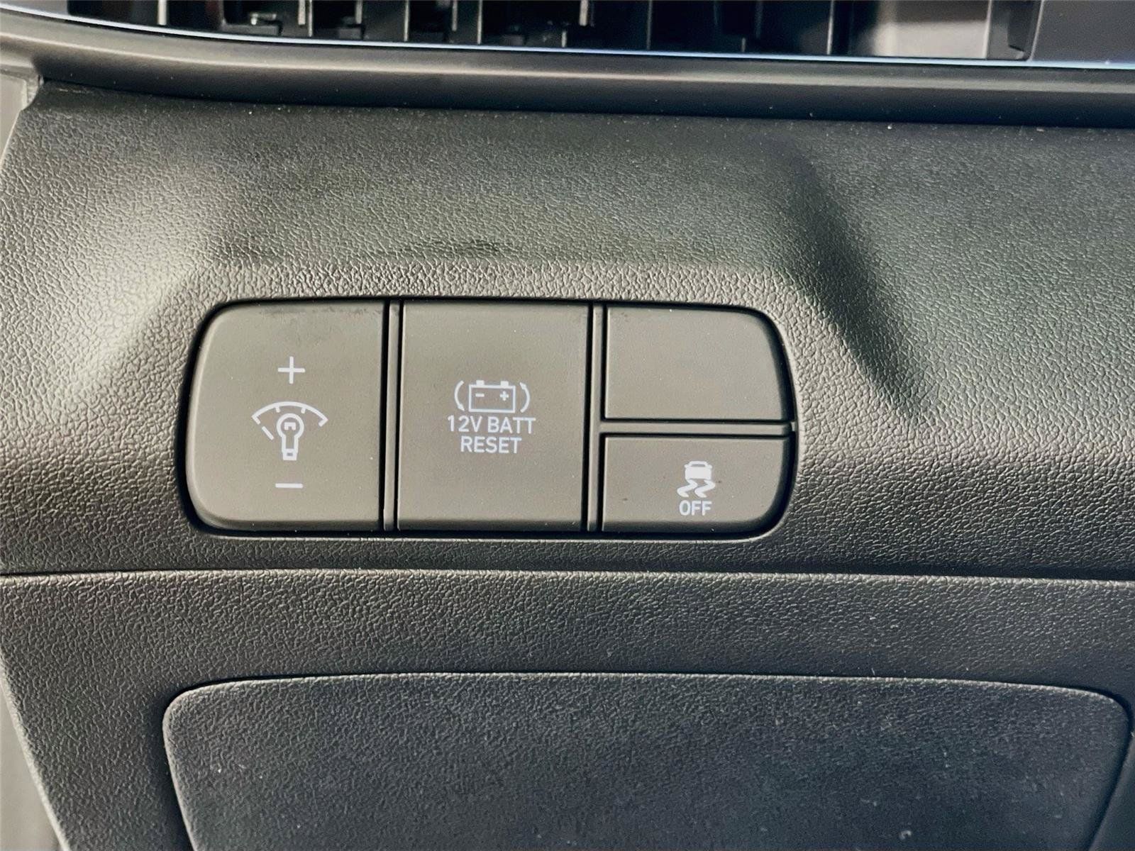 Used 2026 Hyundai Elantra SEL FWD image 15