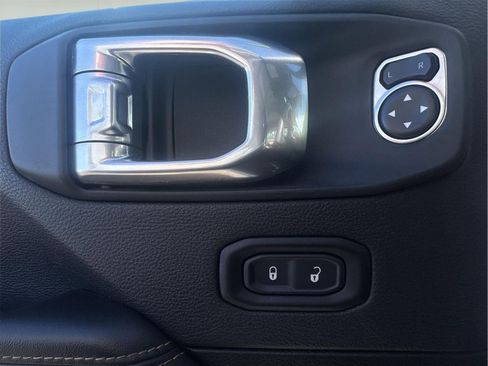 Used 2024 Jeep Wrangler Sahara image 15