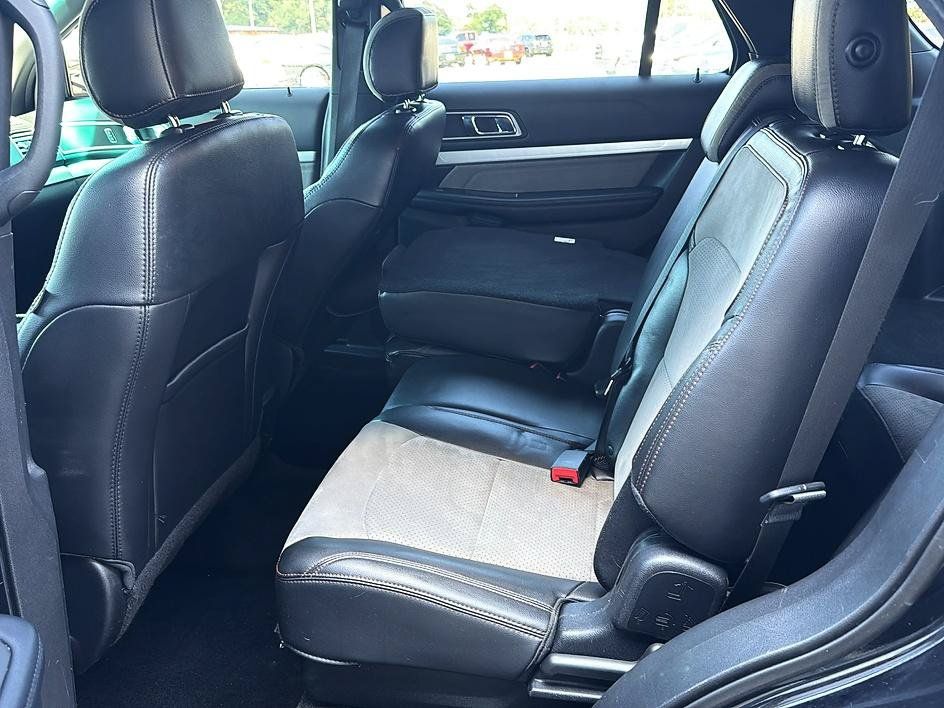 Used 2017 Ford Explorer XLT w/ Equipment Group 202A FWD image 19