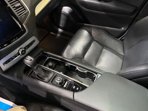 Used 2018 Volvo XC90 T5 Momentum w/ Convenience Package AWD/4WD image 19