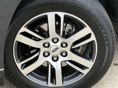 Certified 2022 Ford Expedition XLT image 9