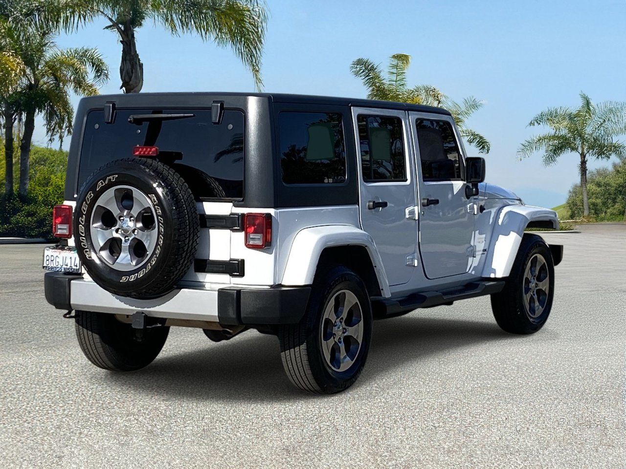 Used 2018 Jeep Wrangler Unlimited Sahara AWD/4WD image 5