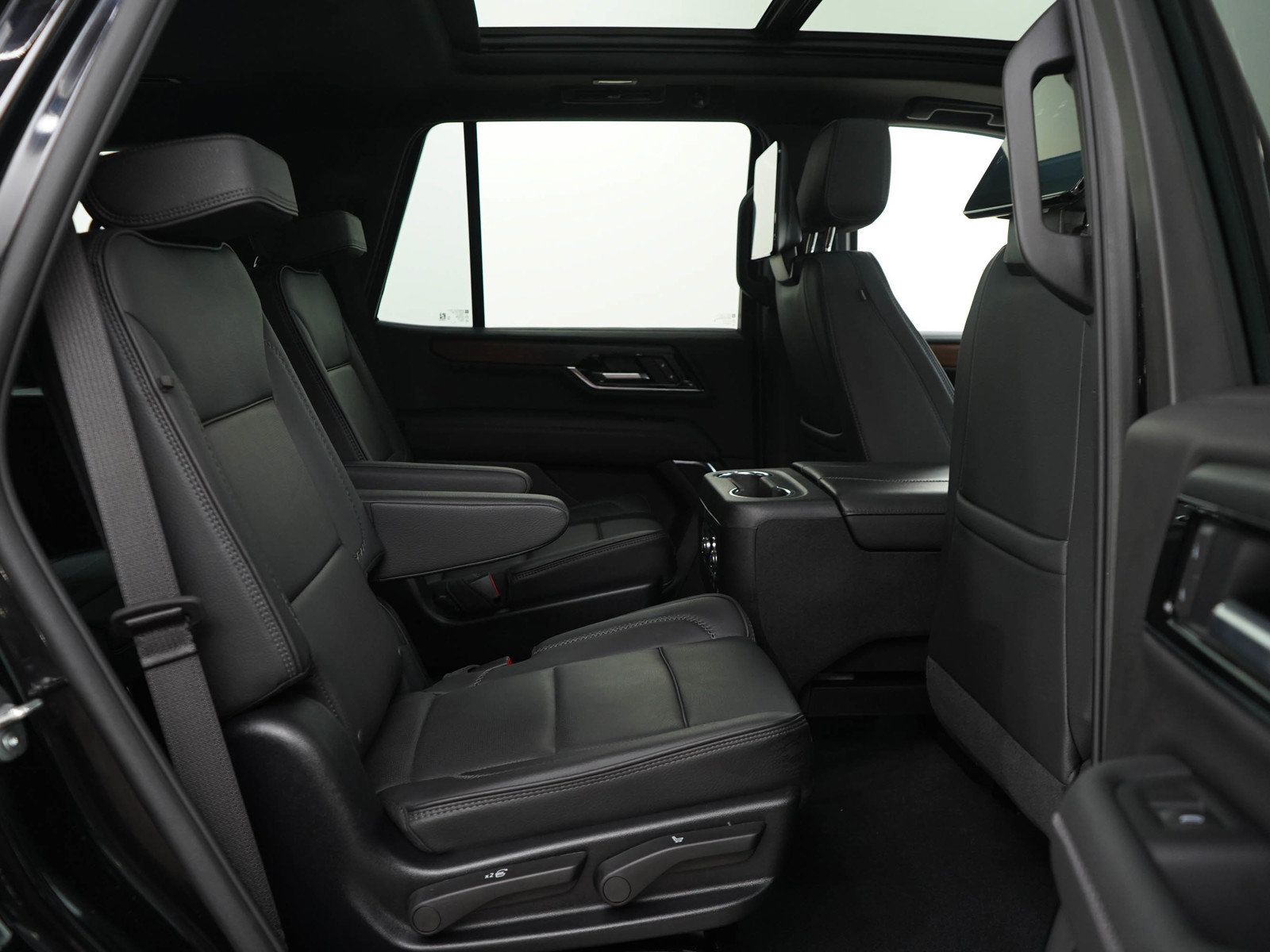 Used 2025 GMC Yukon Denali w/ Denali Reserve Package AWD/4WD image 12