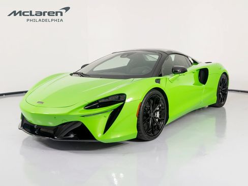 Used 2025 McLaren Artura Spider RWD image 2
