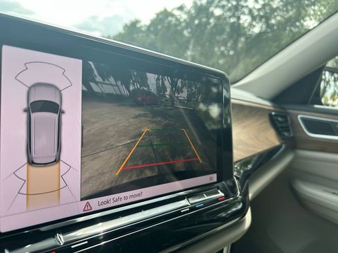 New 2026 Volkswagen Atlas SE FWD image 14