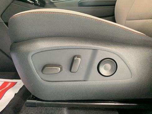 Used 2026 Chevrolet Traverse LT w/ Driver Confidence Package FWD image 14