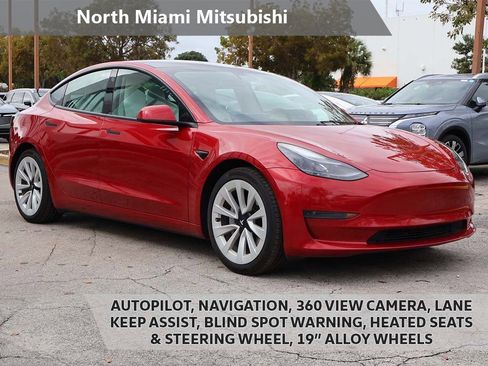 Used 2021 Tesla Model 3 Standard Range Plus image 1