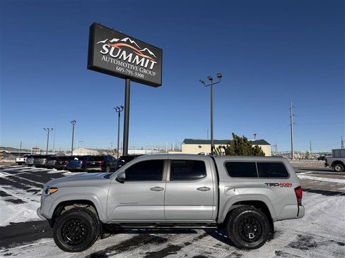 Used 2018 Toyota Tacoma TRD Sport image 1