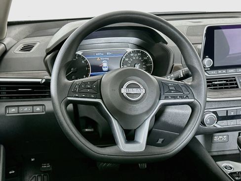 Used 2025 Nissan Altima 2.5 SV FWD image 18