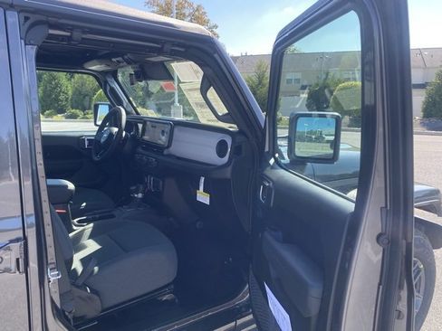 New 2025 Jeep Gladiator Sport image 27