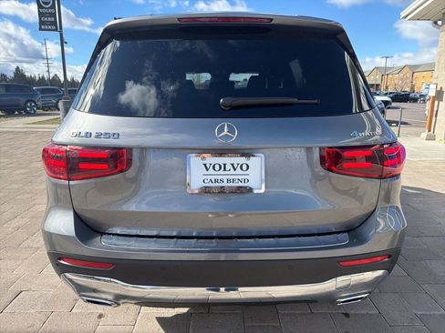 Used 2024 Mercedes-Benz GLB 250 4MATIC image 5