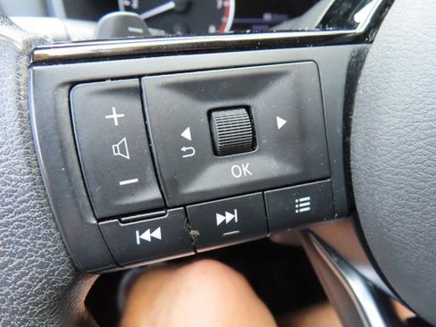 Used 2022 Nissan Rogue SV FWD image 30