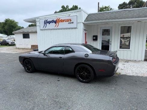 Used 2016 Dodge Challenger R/T w/ Driver Convenience Group RWD image 10