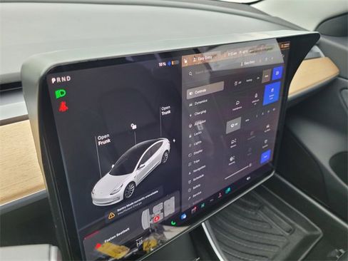 Used 2018 Tesla Model 3 Long Range image 28