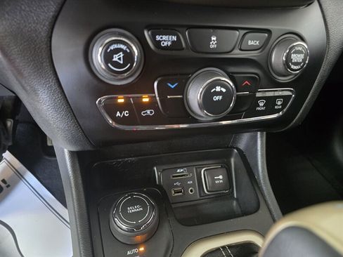 Used 2014 Jeep Cherokee Latitude AWD/4WD image 20