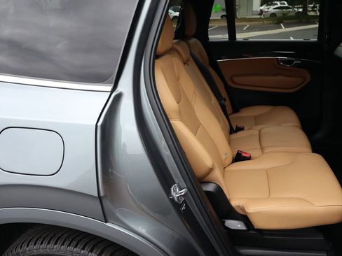 Used 2018 Volvo XC90 T6 Momentum w/ Convenience Package image 23