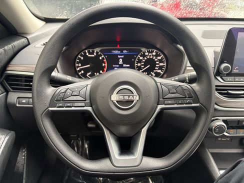 Used 2025 Nissan Altima 2.5 SV FWD image 27