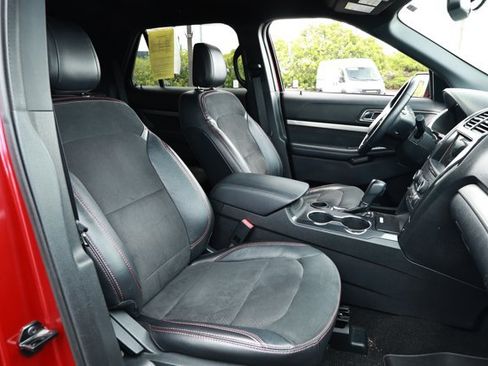 Used 2019 Ford Explorer XLT w/ Equipment Group 202A FWD image 25