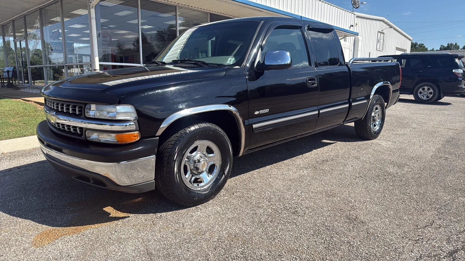 Used 2000 Chevrolet Silverado 1500 LS RWD image 1
