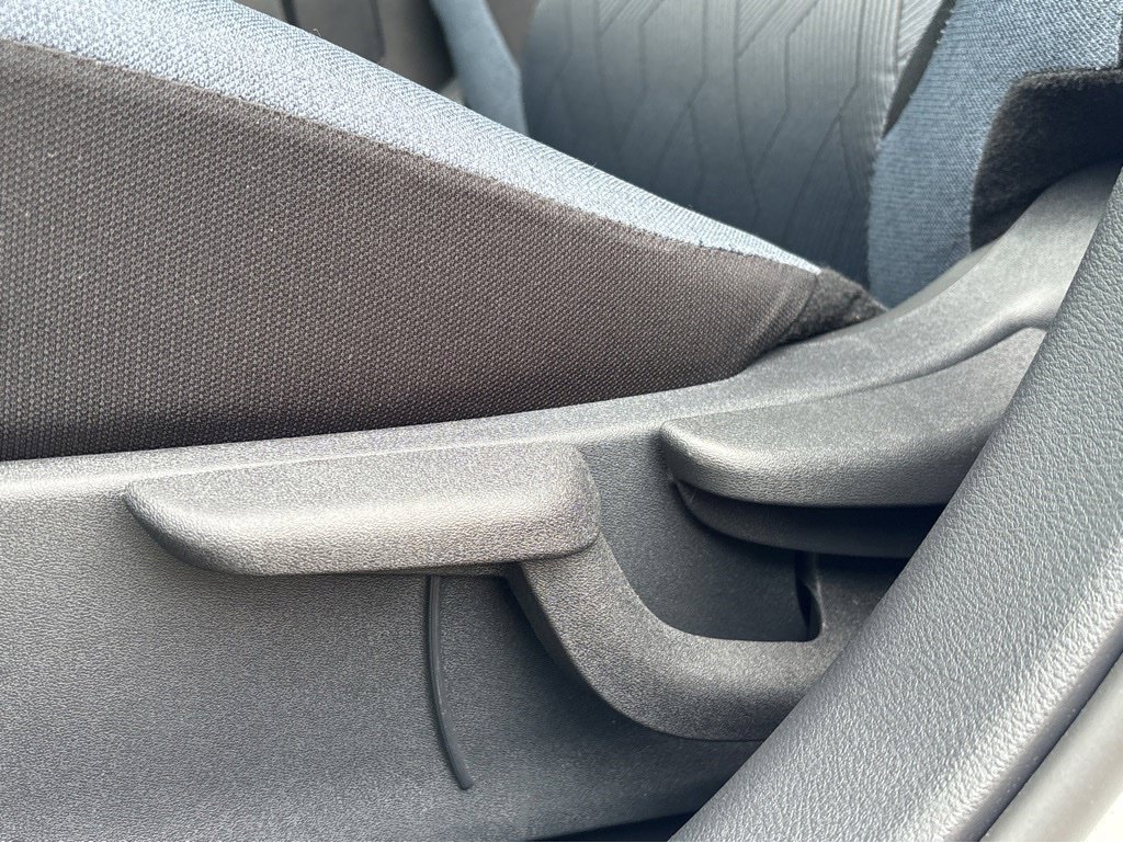 Used 2025 Nissan Versa SV FWD image 24