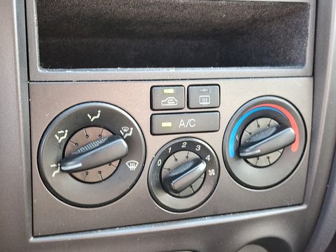 Used 2003 Hyundai Elantra GLS FWD image 16