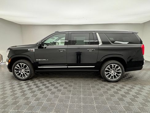 New 2026 GMC Yukon XL Denali w/ Denali Reserve Package AWD/4WD image 17