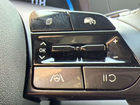 Certified 2025 Hyundai Elantra Sport FWD image 18