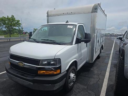 Used 2022 Chevrolet Express 3500 w/ Power Convenience Package RWD image 2
