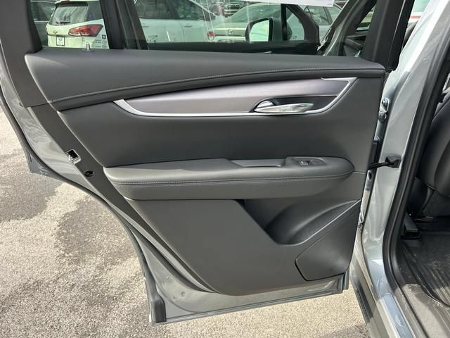 New 2025 Cadillac XT6 Luxury w/ LPO, Floor Liner Package AWD/4WD image 11