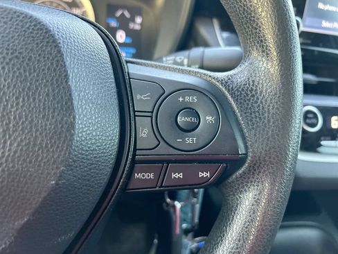 Used 2022 Toyota Corolla LE FWD image 16