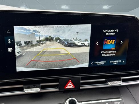 Used 2025 Hyundai Elantra SEL FWD image 25
